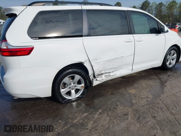 2015 Toyota Sienna LE AAS with VIN 5TDKK3DC2FS590667, listed as a IAAI auction lot 41997673 with 169,828 mi miles. Bid and sale history available at carsss.com. Image 6.