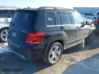2015 Mercedes-Benz GLK-Class GLK 350 with VIN WDCGG8JB2FG438005, listed as a IAAI auction lot 41632090 with 60,389 mi miles. Bid and sale history available at carsss.com. Image 4.