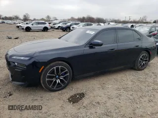 2023 BMW i7 xDrive60 z VIN WBY53EJ0XPCN41041, wystawiony jako Copart lot #47392304 z przebiegiem 5873 mil mil oraz . Historia ofert i sprzedaży dostępna na DreamBid. Obrazek 1.