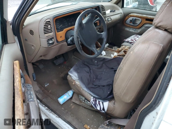 1995 GMC Suburban z VIN 1GKFK16K3SJ704911, wystawiony jako Copart lot #88326825 z przebiegiem 191 006 mil mil oraz Szkoda całkowita • Salvage title. Historia ofert i sprzedaży dostępna na DreamBid. Obrazek 8.