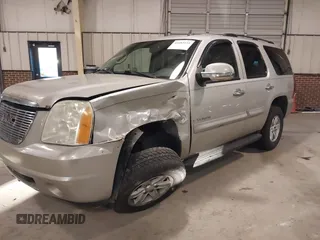 2007 GMC Yukon SLT with VIN 1GKFK13007R253674, listed as a IAAI auction lot 41683159 with 207,778 mi miles. Bid and sale history available at carsss.com. Image 2.