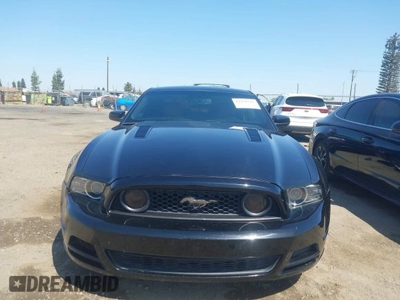 2013 Ford Mustang V6 z VIN 1ZVBP8AM2D5259728, wystawiony jako IAAI lot #42478522 z przebiegiem 179 685 mil mil oraz . Historia ofert i sprzedaży dostępna na DreamBid. Obrazek 12.