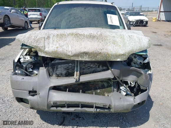 2001 Ford Escape XLT with VIN 1FMYU03171KA35485, listed as a IAAI auction lot 42052581 with 242,653 mi miles. Bid and sale history available at carsss.com. Image 6.