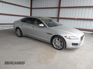 2016 Jaguar XF 35t Prestige with VIN SAJBE4BV2GCY16583, listed as a IAAI auction lot 41997274 with 81,186 mi miles. Bid and sale history available at carsss.com. Image 1.