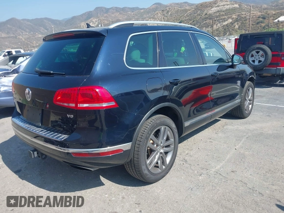 2016 Volkswagen Touareg Sport with VIN WVGEF9BP7GD010252, listed as a IAAI auction lot 42465165 with Not provided miles and . Bid and sale history available at DreamBid. Image 4.