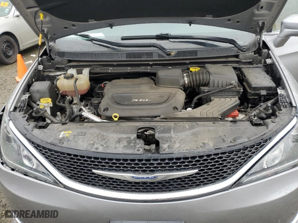 2018 Chrysler Pacifica Touring L with VIN 2C4RC1BG6JR211385, listed as a Copart auction lot 51978035 with 101,050 mi miles and Salvage Title. Bid and sale history available at carsss.com. Image 12.