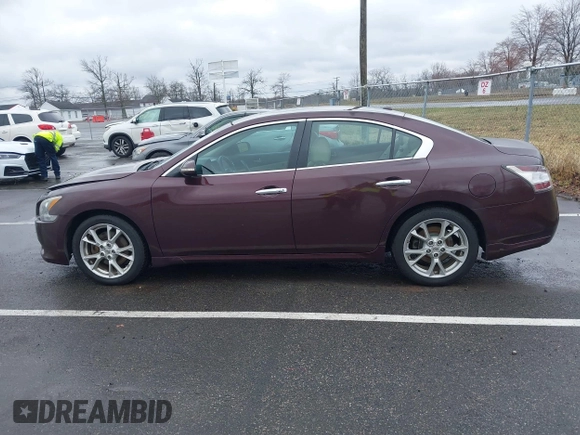 2014 Nissan Maxima SV z VIN 1N4AA5AP7EC465106, wystawiony jako IAAI lot #41815587 z przebiegiem 160 914 mil mil oraz . Historia ofert i sprzedaży dostępna na DreamBid. Obrazek 14.