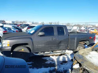 2010 Chevrolet Silverado 1500 LT with VIN 1GCSCSE00AZ153124, listed as a IAAI auction lot 41307647 with 174,991 mi miles and . Bid and sale history available at DreamBid. Image 15.