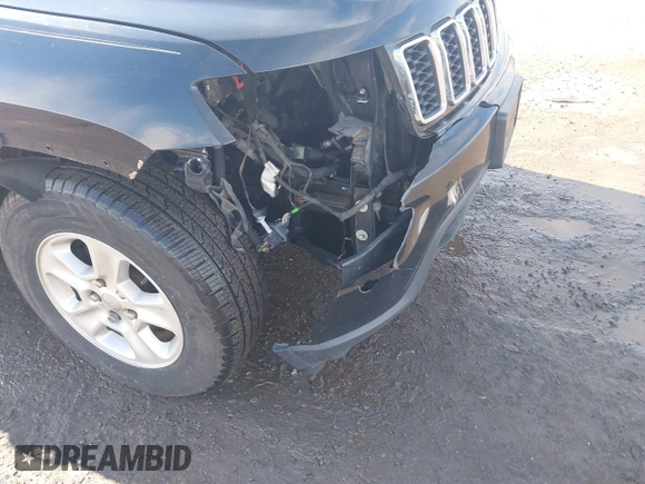 2017 Jeep Grand Cherokee Laredo with VIN 1C4RJEAGXHC685888, listed as a IAAI auction lot 41563643 with 193,997 mi miles. Bid and sale history available at carsss.com. Image 6.