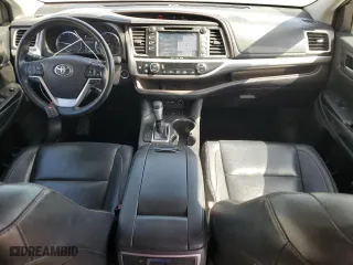 2019 Toyota Highlander SE with VIN 5TDJZRFH6KS925510, listed as a Copart auction lot 48819195 with 96,677 mi miles and Salvage Title. Bid and sale history available at carsss.com. Image 8.