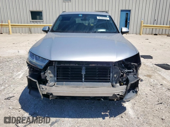 2017 Audi Q7 Prestige with VIN WA1VAAF72HD028376, listed as a Copart auction lot 56386995 with 87,027 mi miles and Salvage title. Bid and sale history available at DreamBid. Image 5.