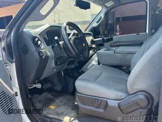 2015 Ford F-250 XLT z VIN 1FT7X2B63FEC58662, wystawiony jako IAAI lot #42817349 z przebiegiem 317 839 mil mil oraz . Historia ofert i sprzedaży dostępna na DreamBid. Obrazek 9.
