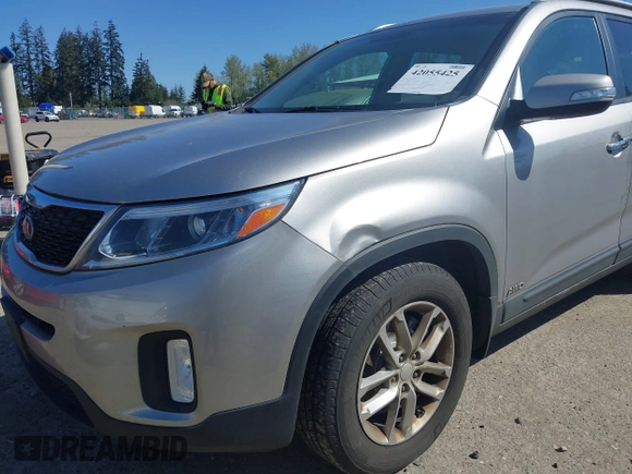 2014 Kia Sorento LX with VIN 5XYKTDA68EG481238, listed as a IAAI auction lot 42055425 with 106,248 mi miles. Bid and sale history available at carsss.com. Image 6.