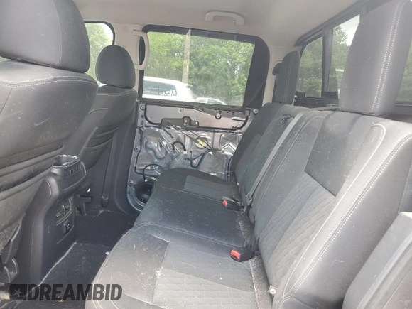 2017 Nissan Titan Platinum Reserve z VIN 1N6AA1E56HN571502, wystawiony jako Copart lot #56751155 z przebiegiem 105 017 mil mil oraz Szkoda całkowita • Salvage title. Historia ofert i sprzedaży dostępna na DreamBid. Obrazek 10.