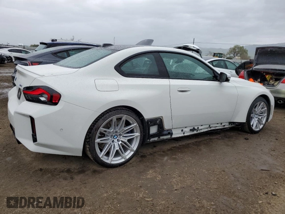2024 BMW M2 z VIN 3MF13DM08R8E53568, wystawiony jako Copart lot #48982005 z przebiegiem 16 586 mil mil oraz Szkody całkowita. Historia ofert i sprzedaży dostępna na DreamBid. Obrazek 3.