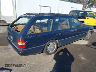 1995 Mercedes-Benz E with VIN WDBEA92E7SF310418, listed as a IAAI auction lot 41762503 with 206,153 mi miles and . Bid and sale history available at DreamBid. Image 4.