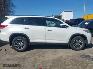 2019 Toyota Highlander SE with VIN 5TDJZRFH5KS933386, listed as a IAAI auction lot 41807949 with 49,661 mi miles. Bid and sale history available at carsss.com. Image 13.