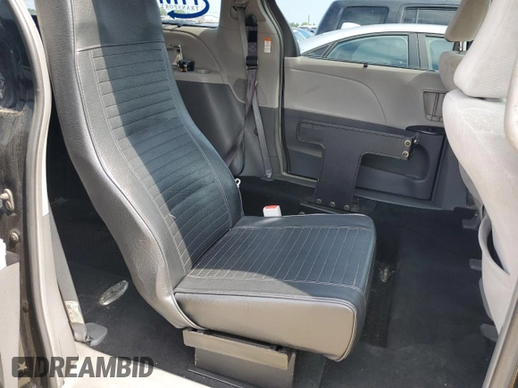 2019 Toyota Sienna LE Auto Access Seat with VIN 5TDKZ3DC9KS982129, listed as a Copart auction lot 62983214 with 246,772 mi miles and Salvage title. Bid and sale history available at DreamBid. Image 11.