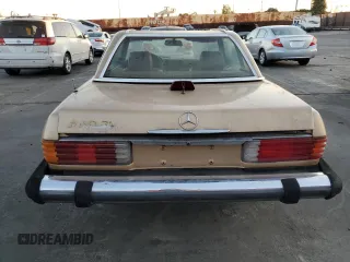 1987 Mercedes-Benz 560 560SL with VIN WDBBA48D1HA056537, listed as a Copart auction lot 80232424 with 251,006 mi miles and Clean Title. Bid and sale history available at carsss.com. Image 6.