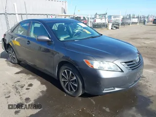 2008 Toyota Camry LE z VIN 4T4BE46K78R040785, wystawiony jako IAAI lot #42338481 z przebiegiem 90 926 mil mil oraz . Historia ofert i sprzedaży dostępna na DreamBid. Obrazek 1.