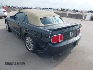 2005 Ford Mustang GT Deluxe with VIN 1ZVFT85H655215033, listed as a IAAI auction lot 41153294 with 71,436 mi miles and . Bid and sale history available at DreamBid. Image 3.