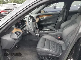 2022 Audi RS e-tron GT z VIN WAUAHBFW9N7904526, wystawiony jako Copart lot #68278973 z przebiegiem 8103 mil mil oraz . Historia ofert i sprzedaży dostępna na DreamBid. Obrazek 7.
