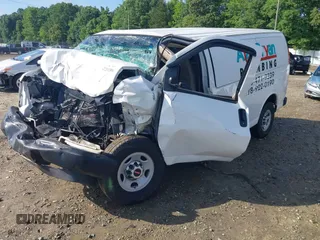 2017 GMC Savana Cargo z VIN 1GTW7AFG9H1117887, wystawiony jako IAAI lot #42233506 z przebiegiem Nie podano mil oraz . Historia ofert i sprzedaży dostępna na DreamBid. Obrazek 2.