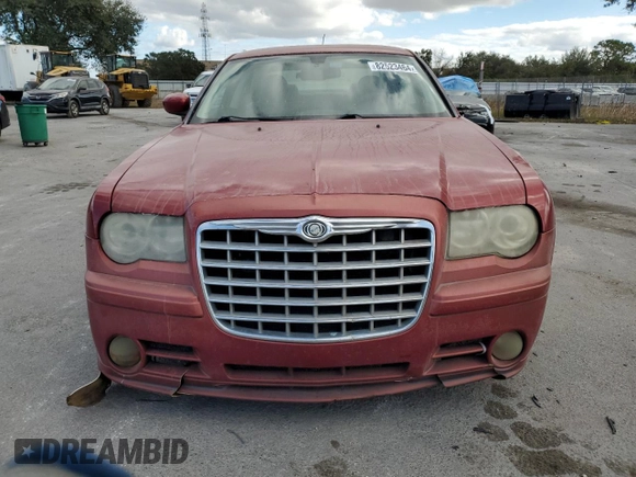 2008 Chrysler 300 C SRT-8 z VIN 2C3KA73W88H172237, wystawiony jako Copart lot #82523464 z przebiegiem 190 564 mil mil oraz Szkoda całkowita • Salvage title. Historia ofert i sprzedaży dostępna na DreamBid. Obrazek 5.