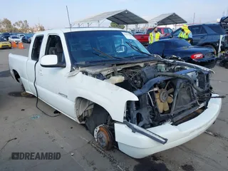 2001 Chevrolet Silverado 1500 LS with VIN 1GCEC19T61Z209787, listed as a IAAI auction lot 41473145 with 1 mi miles. Bid and sale history available at carsss.com. Image 1.