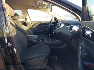 2018 Kia Sorento LX with VIN 5XYPG4A34JG431818, listed as a IAAI auction lot 40997995 with 141,886 mi miles. Bid and sale history available at carsss.com. Image 5.