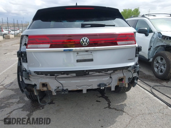 2024 Volkswagen Atlas SE с VIN 1V2HE2CA9RC235656, выставлен на аукционе IAAI как лот 42203072 с пробегом 31 500 миль миль и . История ставок и продаж доступна на DreamBid. Изображение 12.