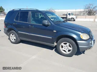 1999 Mercedes-Benz M-Class with VIN 4JGAB54E0XA144438, listed as a IAAI auction lot 41752608 with 200,018 mi miles. Bid and sale history available at carsss.com. Image 1.