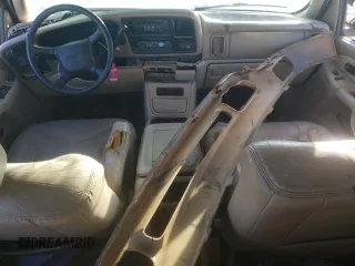 2002 GMC Yukon SLT with VIN 1GKEK13Z62J148557, listed as a Copart auction lot 43246075 with 242,968 mi miles and Salvage Title. Bid and sale history available at carsss.com. Image 8.