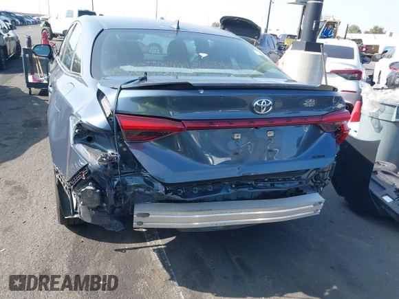 2019 Toyota Avalon XLE z VIN 4T1BZ1FB5KU030812, wystawiony jako IAAI lot #41498998 z przebiegiem 31 986 mil mil oraz . Historia ofert i sprzedaży dostępna na DreamBid. Obrazek 6.