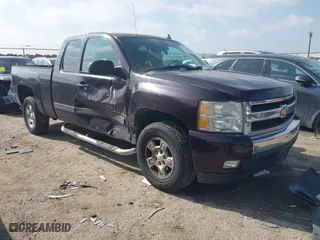 2008 Chevrolet Silverado 1500 LT w/1LT with VIN 2GCEC19J981145682, listed as a IAAI auction lot 41511150 with 142,290 mi miles. Bid and sale history available at carsss.com. Image 1.