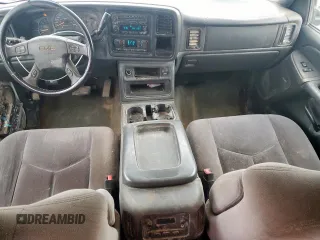 2006 GMC Sierra 1500 SLE1 z VIN 2GTEC13T561146383, wystawiony jako Copart lot #59738675 z przebiegiem 268 109 mil mil oraz Czysty tytuł • Clean title. Historia ofert i sprzedaży dostępna na DreamBid. Obrazek 8.