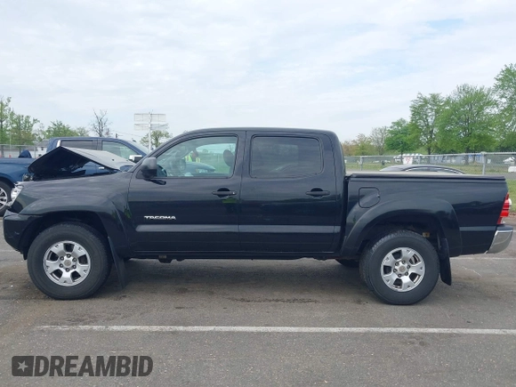 2013 Toyota Tacoma z VIN 3TMLU4EN5DM107819, wystawiony jako IAAI lot #42167593 z przebiegiem 196 714 mil mil oraz . Historia ofert i sprzedaży dostępna na DreamBid. Obrazek 14.