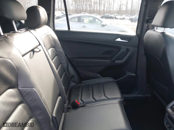 2019 Volkswagen Tiguan SEL Premium with VIN 3VV4B7AX3KM175019, listed as a IAAI auction lot 41374333 with 95,722 mi miles. Bid and sale history available at carsss.com. Image 8.