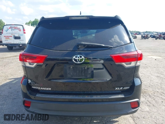2018 Toyota Highlander SE with VIN 5TDJZRFH3JS825072, listed as a IAAI auction lot 42155887 with 110,920 mi miles and . Bid and sale history available at DreamBid. Image 16.