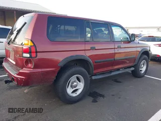 2000 Mitsubishi Montero Sport LS with VIN JA4MT31H5YP808601, listed as a IAAI auction lot 41070635 with 209,172 mi miles. Bid and sale history available at carsss.com. Image 4.