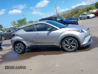 2018 Toyota C-HR XLE z VIN NMTKHMBX5JR009504, wystawiony jako IAAI lot #41776136 z przebiegiem 63 795 mil mil oraz . Historia ofert i sprzedaży dostępna na DreamBid. Obrazek 13.