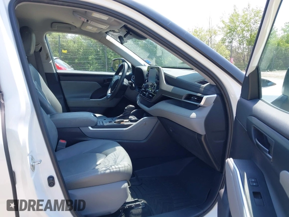 2020 Toyota Highlander L with VIN 5TDCZRAH4LS028560, listed as a IAAI auction lot 42436309 with 55,569 mi miles and . Bid and sale history available at DreamBid. Image 5.