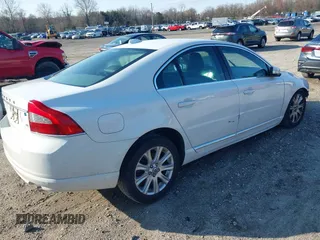 2010 Volvo S80 I6 with VIN YV1960AS0A1127147, listed as a IAAI auction lot 41932324 with 209,194 mi miles. Bid and sale history available at carsss.com. Image 4.