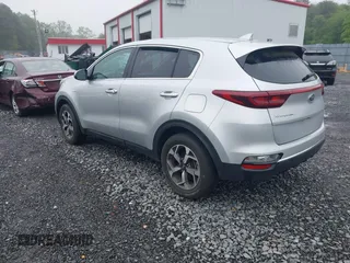 2021 Kia Sportage LX z VIN KNDPMCAC8M7915382, wystawiony jako IAAI lot #42265478 z przebiegiem 20 117 mil mil oraz . Historia ofert i sprzedaży dostępna na DreamBid. Obrazek 3.
