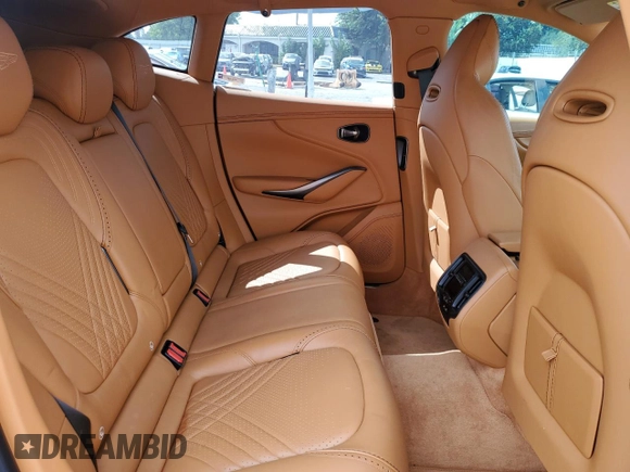 2021 Aston Martin DBX z VIN SCFVUJAW7MTV03341, wystawiony jako Copart lot #71015804 z przebiegiem 12 324 mil mil oraz Szkody całkowita. Historia ofert i sprzedaży dostępna na DreamBid. Obrazek 11.