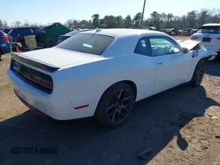 2019 Dodge Challenger R/T Scat Pack z VIN 2C3CDZFJ8KH662417, wystawiony jako IAAI lot #41880921 z przebiegiem 40 314 mil mil oraz . Historia ofert i sprzedaży dostępna na DreamBid. Obrazek 4.