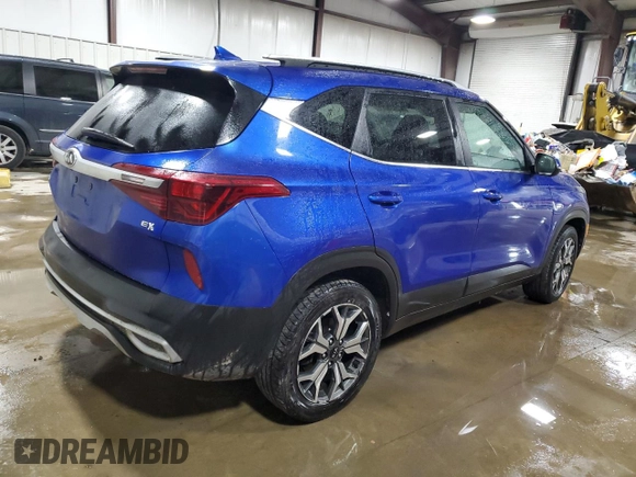 2021 Kia Seltos EX with VIN KNDERCAA4M7167334, listed as a Copart auction lot 42635885 with 26,964 mi miles and Salvage Title. Bid and sale history available at carsss.com. Image 3.