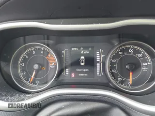 2017 Jeep Cherokee Latitude z VIN 1C4PJMCS0HW563302, wystawiony jako IAAI lot #42440735 z przebiegiem 63 889 mil mil oraz . Historia ofert i sprzedaży dostępna na DreamBid. Obrazek 7.