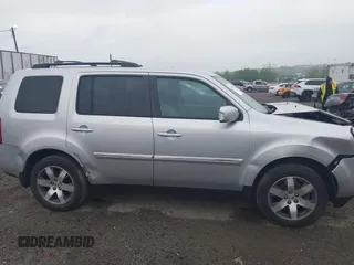 2013 Honda Pilot Touring z VIN 5FNYF4H96DB051005, wystawiony jako IAAI lot #42211189 z przebiegiem 215 594 mil mil oraz . Historia ofert i sprzedaży dostępna na DreamBid. Obrazek 13.