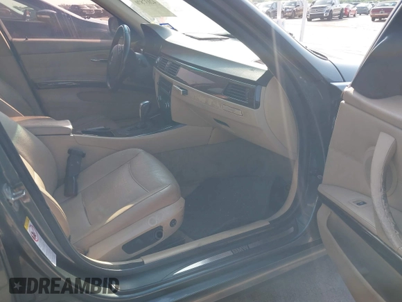 2009 BMW 3 Series 328i with VIN WBAPH77529NM46049, listed as a IAAI auction lot 42037870 with 1 mi miles. Bid and sale history available at carsss.com. Image 5.
